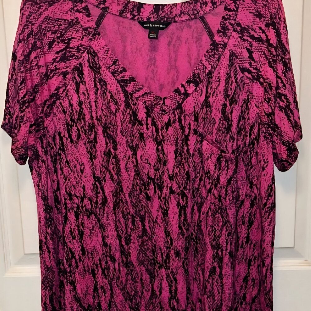 Rock & Republic hot pink black snakeskin stretch Whimsygoth vneck shirt L